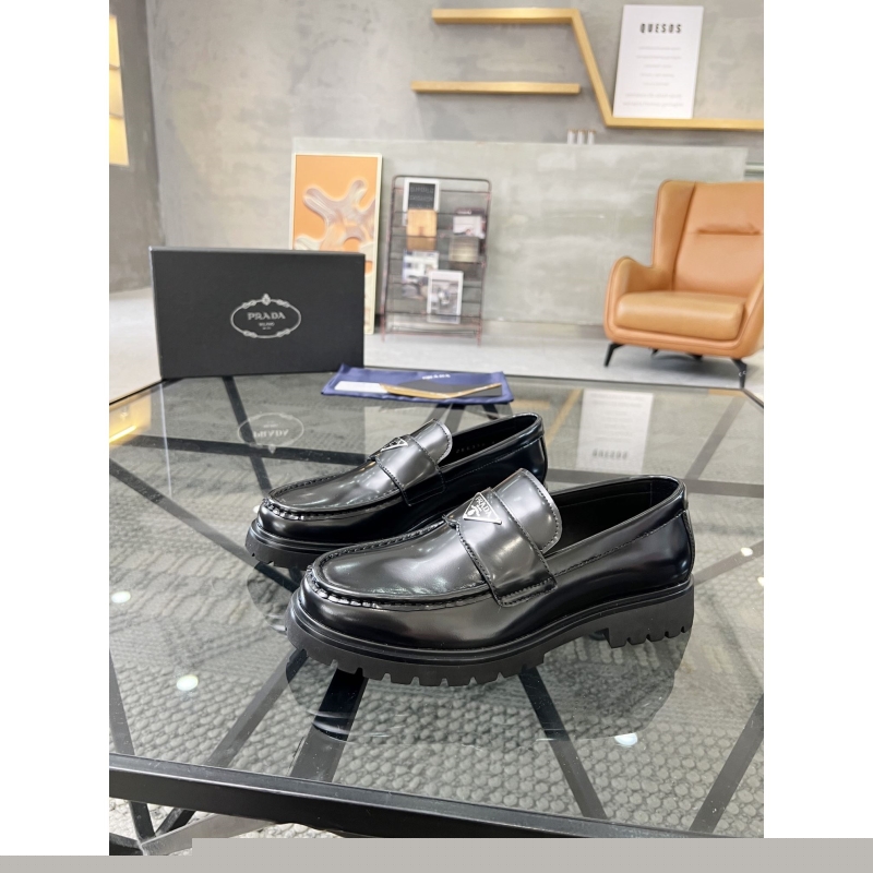 Pra*a leather shoes